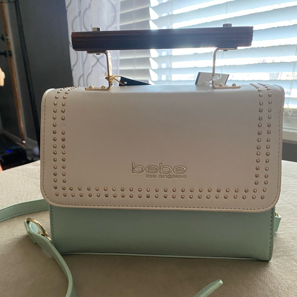 Bebe crossbody with top wooden handle